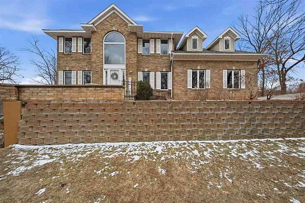 2.32 Acres of Residential Land with Home for Sale in Solon, Iowa