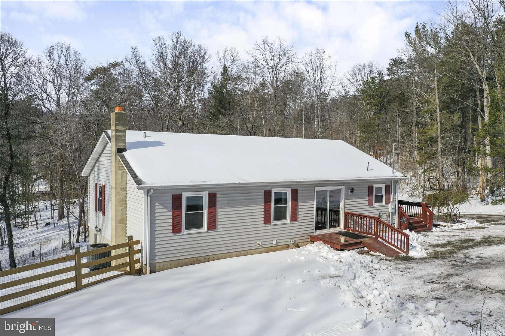 1.5 Acres of Residential Land with Home for Sale in Castleton, Virginia