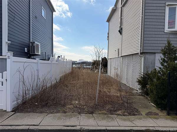 0.04 Acres of Mixed-Use Land for Sale in Broad Channel, New York