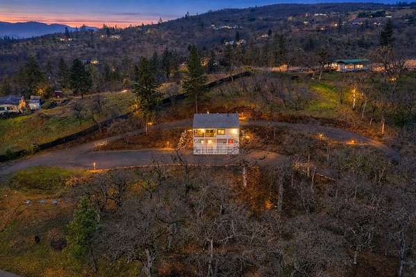 3.14 Acres of Residential Land with Home for Sale in Eagle Point, Oregon