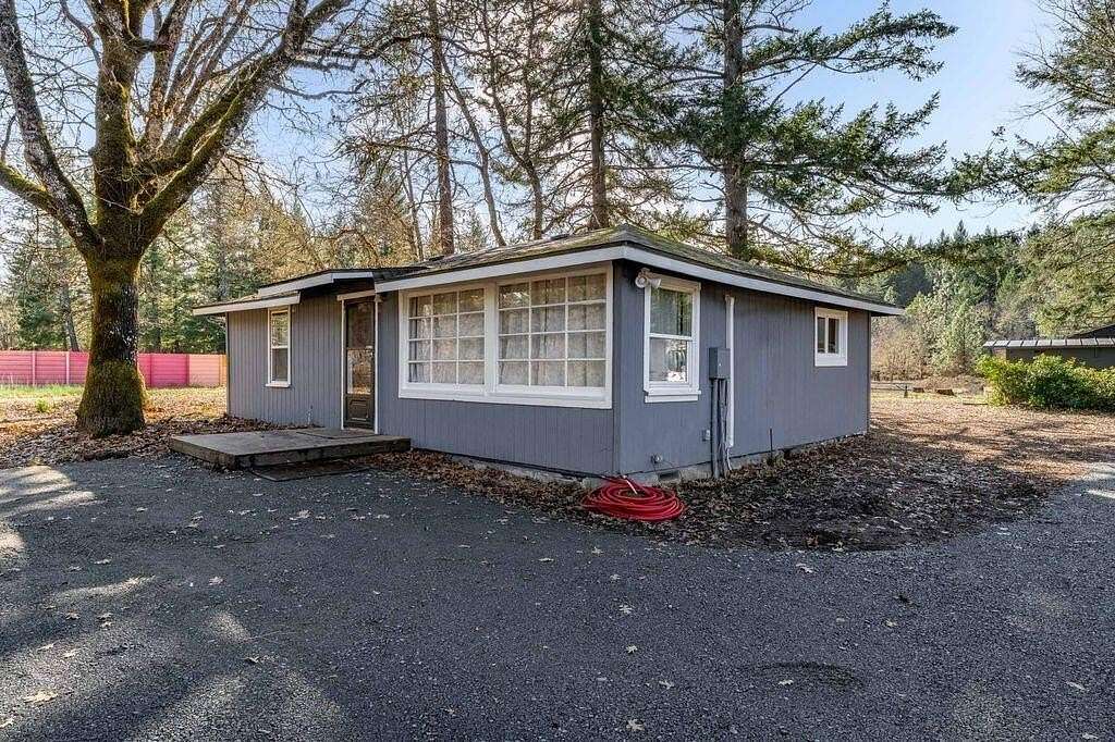 5.48 Acres of Residential Land with Home for Sale in Cave Junction, Oregon