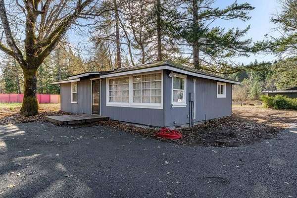 5.48 Acres of Residential Land with Home for Sale in Cave Junction, Oregon