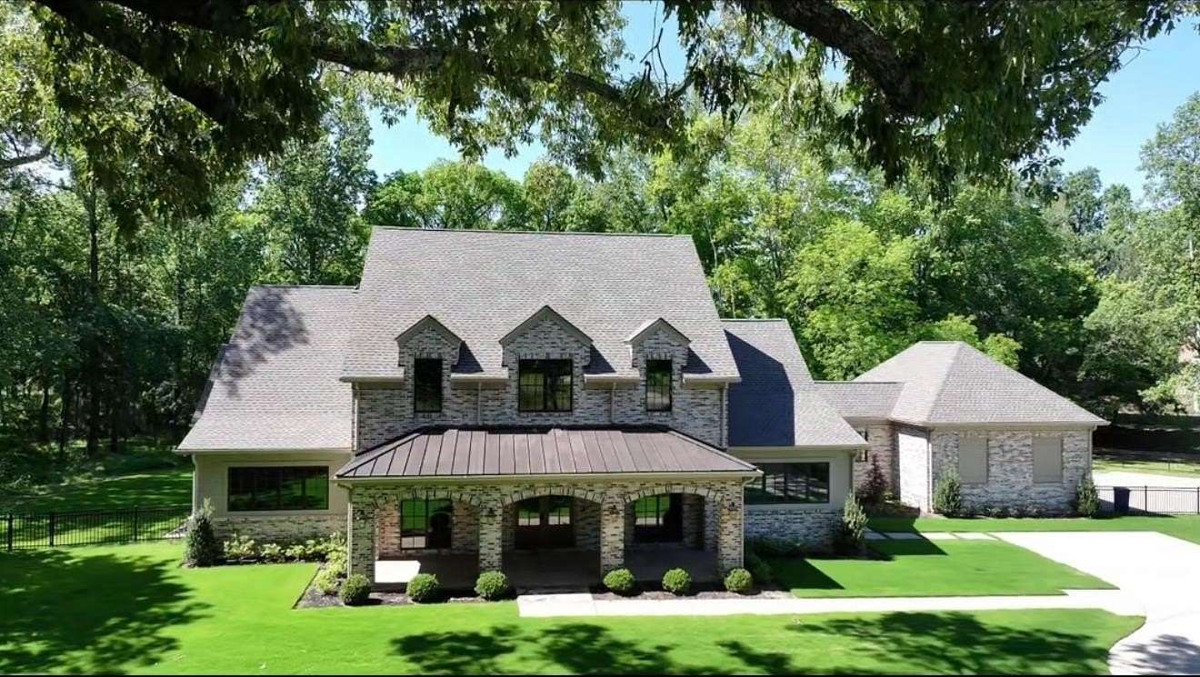 9.26 Acres of Land with Home for Sale in Germantown, Tennessee