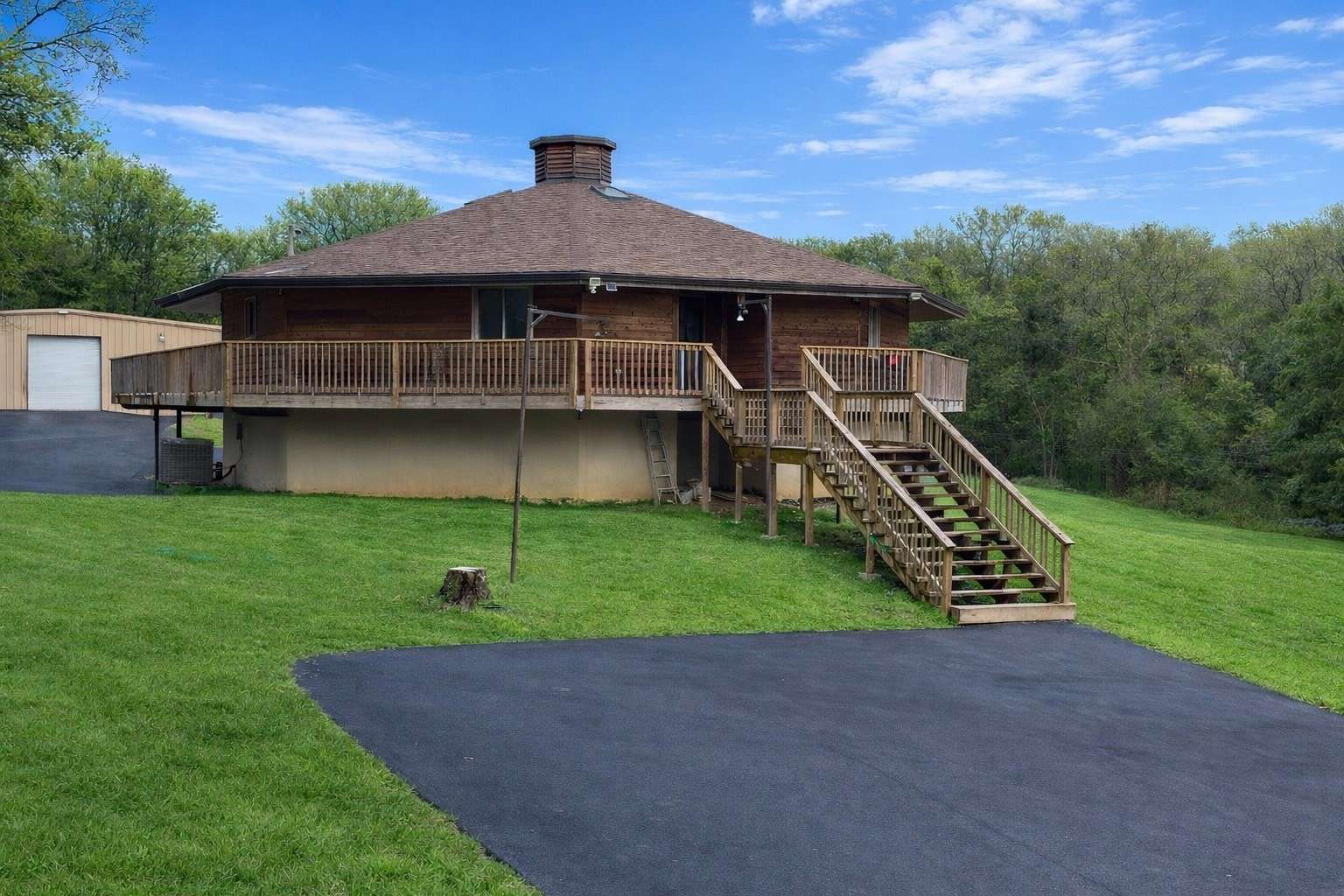 10 Acres of Residential Land with Home for Sale in Lebanon, Tennessee