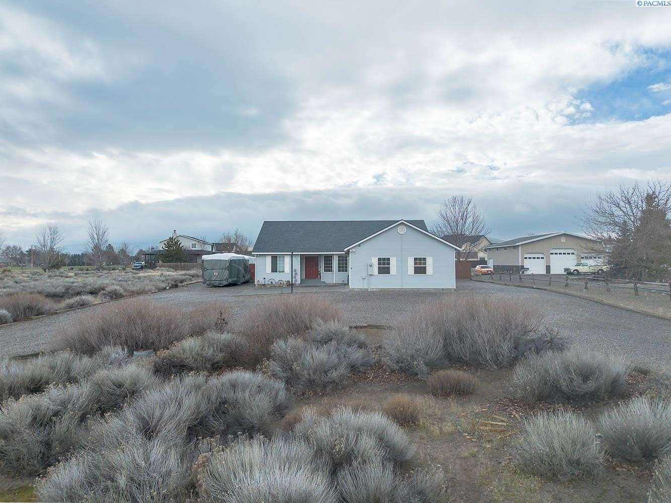 2.5 Acres of Residential Land with Home for Sale in West Richland, Washington