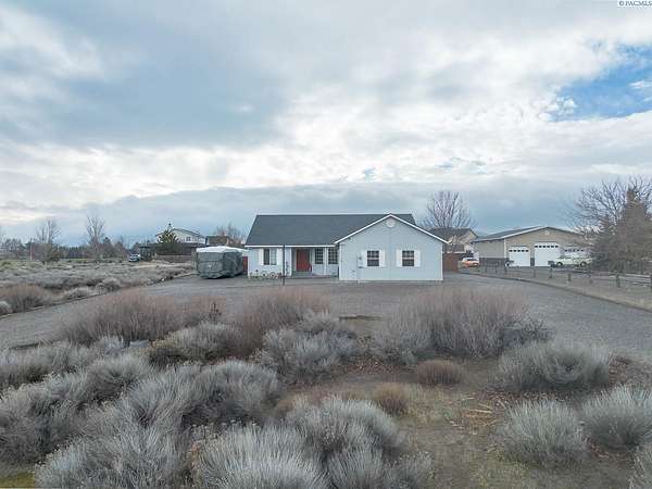 2.5 Acres of Residential Land with Home for Sale in West Richland, Washington