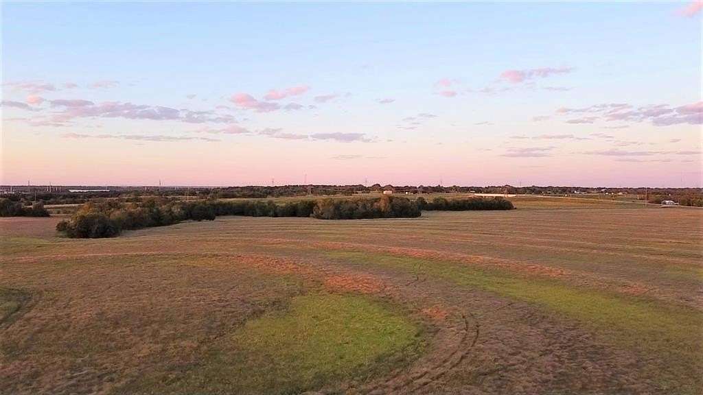 15 Acres of Land for Sale in Savoy, Texas