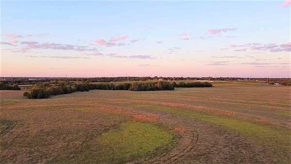 15 Acres of Land for Sale in Savoy, Texas