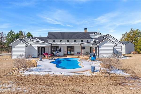 27.6 Acres of Land with Home for Sale in Edgewood, Texas