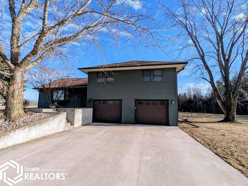 4.89 Acres of Residential Land with Home for Sale in Burlington, Iowa