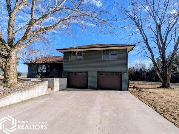 4.89 Acres of Residential Land with Home for Sale in Burlington, Iowa