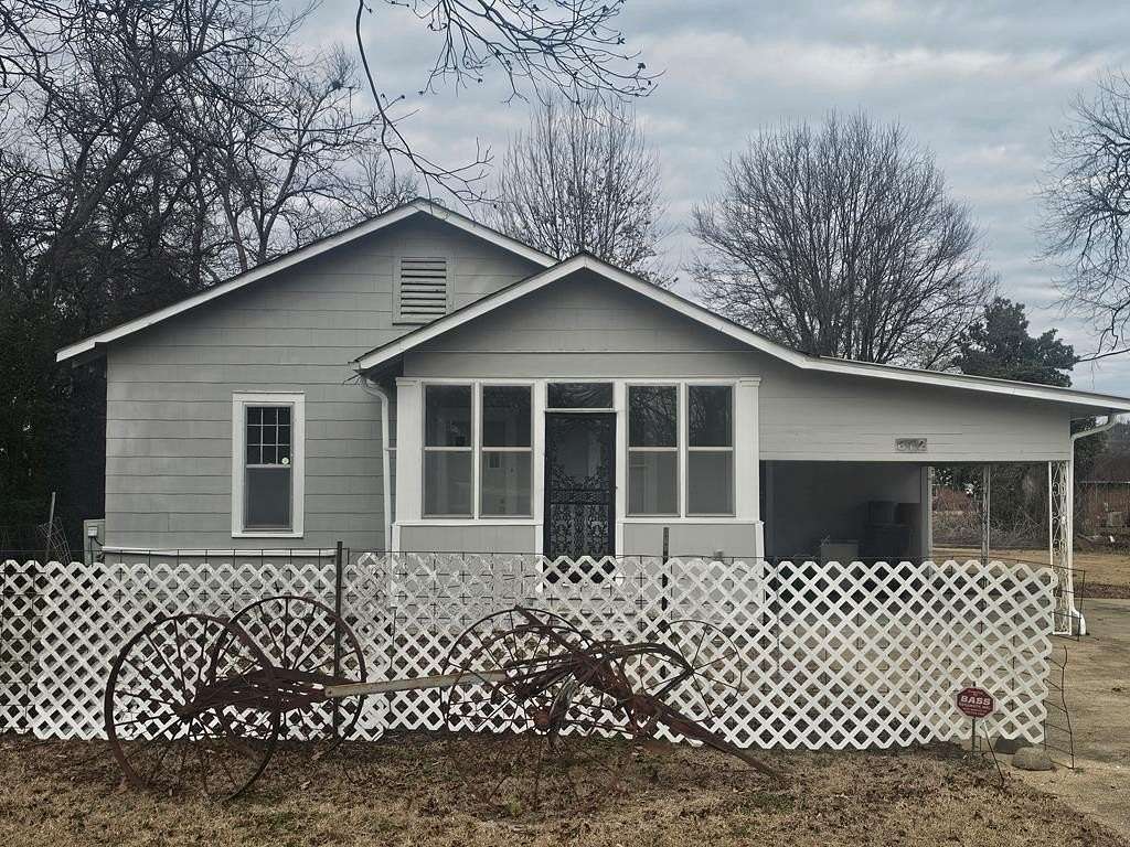 1.27 Acres of Residential Land with Home for Sale in Parkin, Arkansas