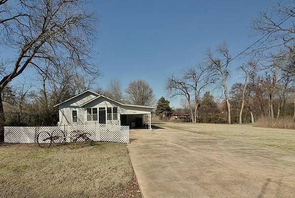 1.27 Acres of Land with Home for Sale in Parkin, Arkansas