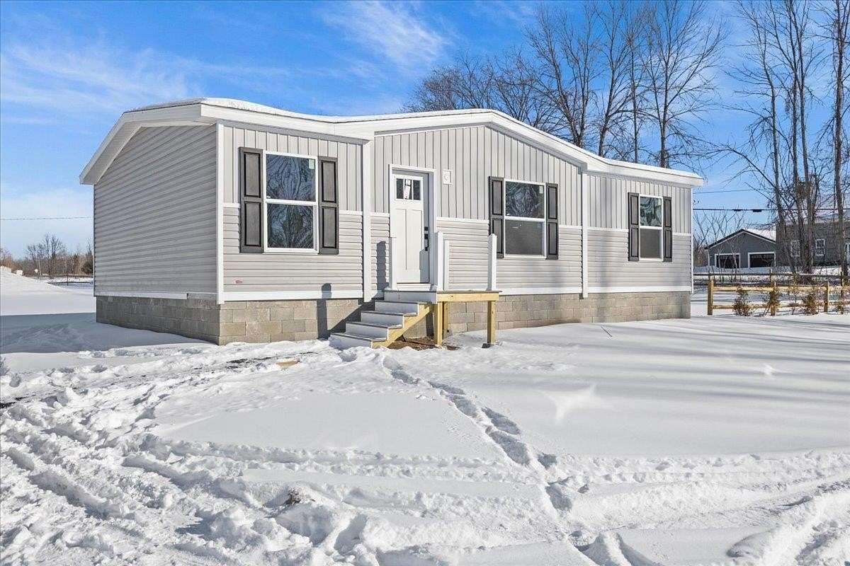 2 Acres of Residential Land with Home for Sale in Alburgh, Vermont