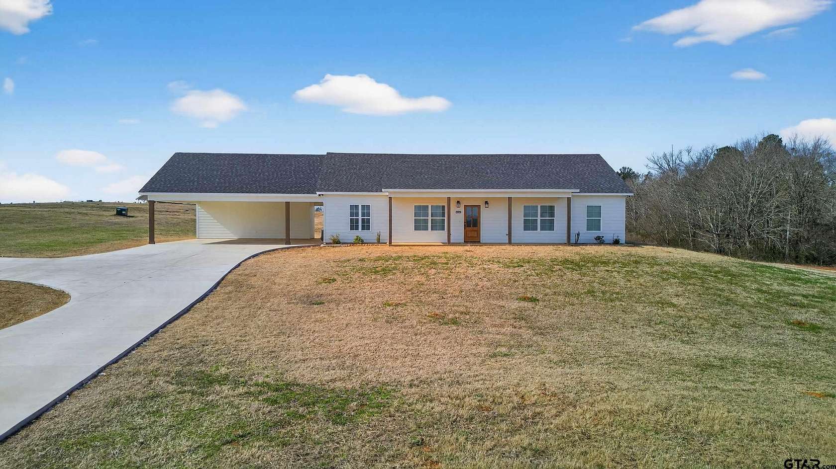 6 Acres of Residential Land with Home for Sale in Jacksonville, Texas