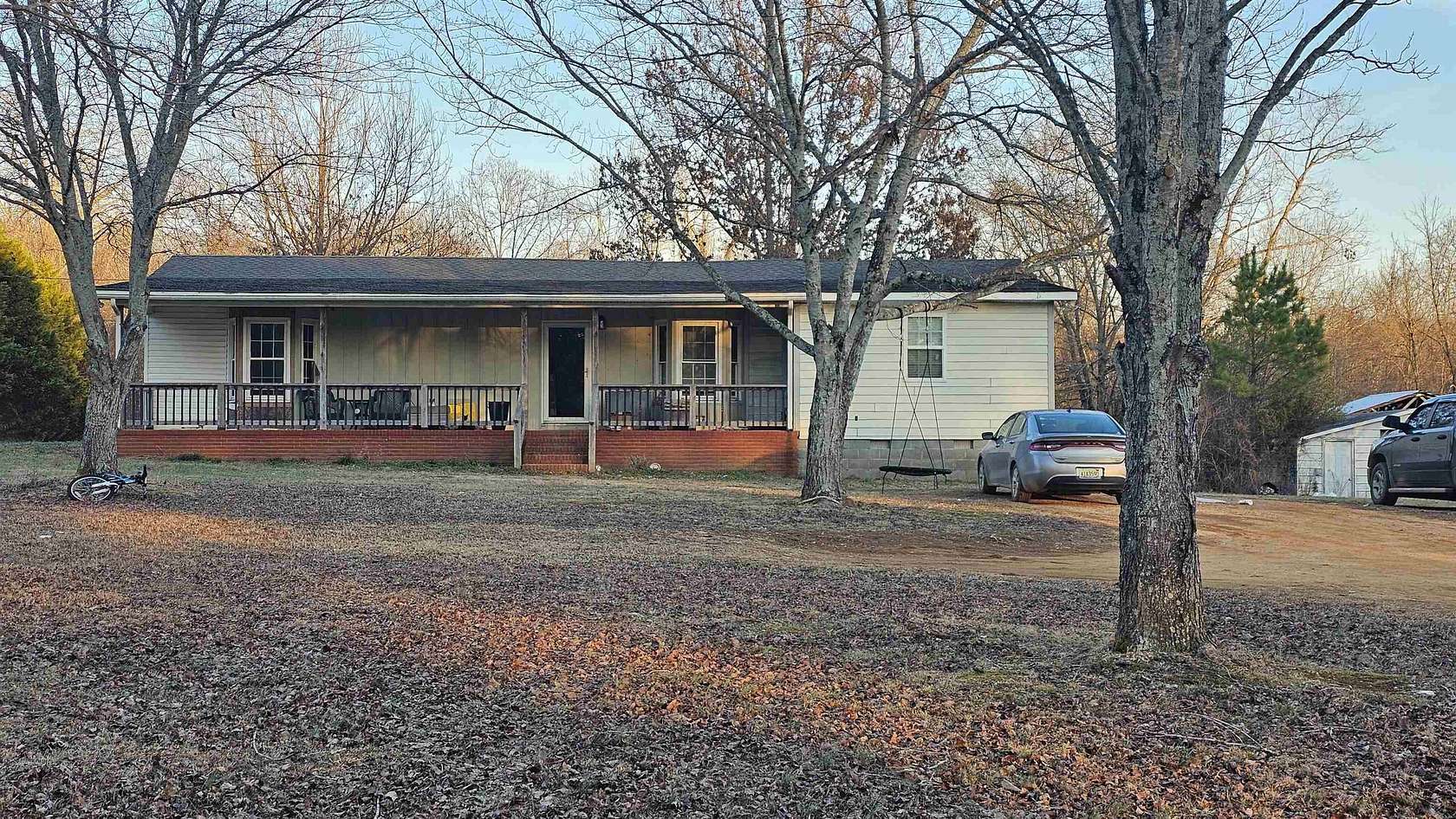 10 Acres of Residential Land with Home for Sale in Killen, Alabama