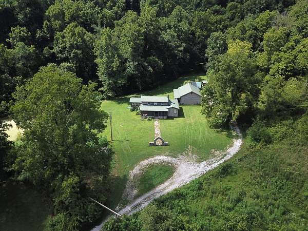 1,072 Acres of Recreational Land with Home for Sale in Christiana, Tennessee