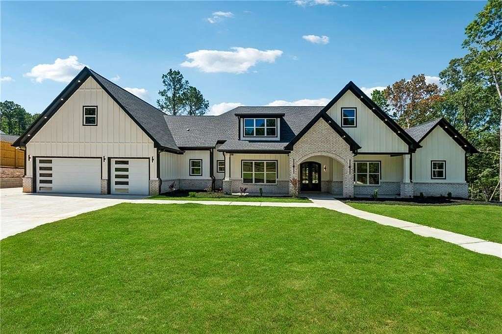 2.52 Acres of Residential Land with Home for Sale in Monroe, Georgia