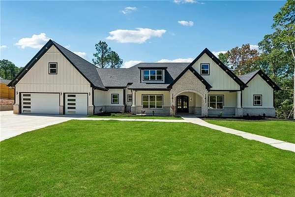 2.52 Acres of Residential Land with Home for Sale in Monroe, Georgia