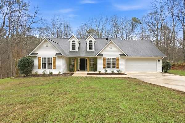 2.25 Acres of Residential Land with Home for Sale in Moreland, Georgia