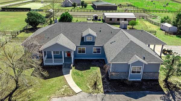 5.85 Acres of Land with Home for Sale in Morriston, Florida