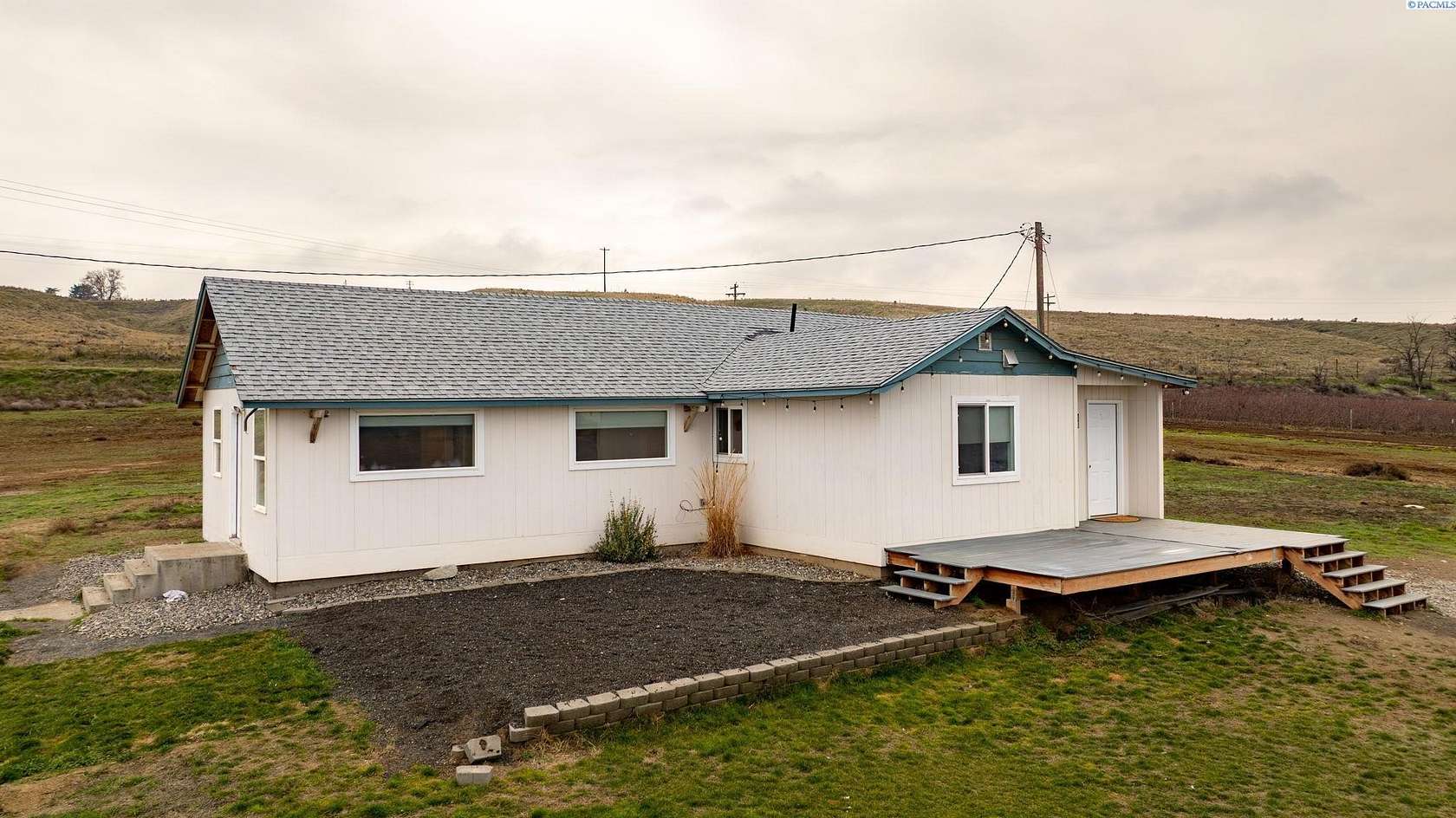 8.5 Acres of Land with Home for Sale in Prosser, Washington