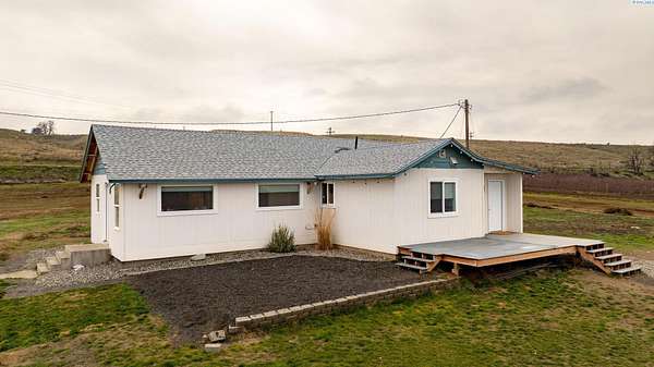 8.5 Acres of Land with Home for Sale in Prosser, Washington