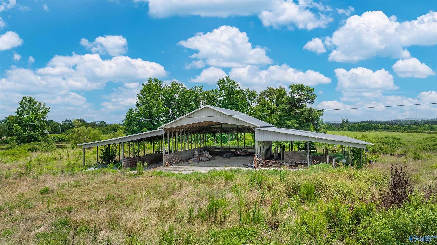 30 Acres of Agricultural Land for Sale in Fort Payne, Alabama