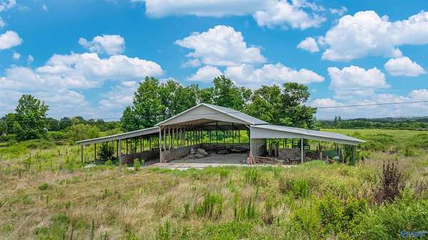 30 Acres of Agricultural Land for Sale in Fort Payne, Alabama