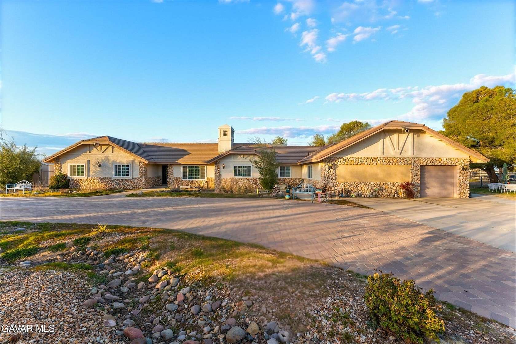 2.85 Acres of Land with Home for Sale in Palmdale, California