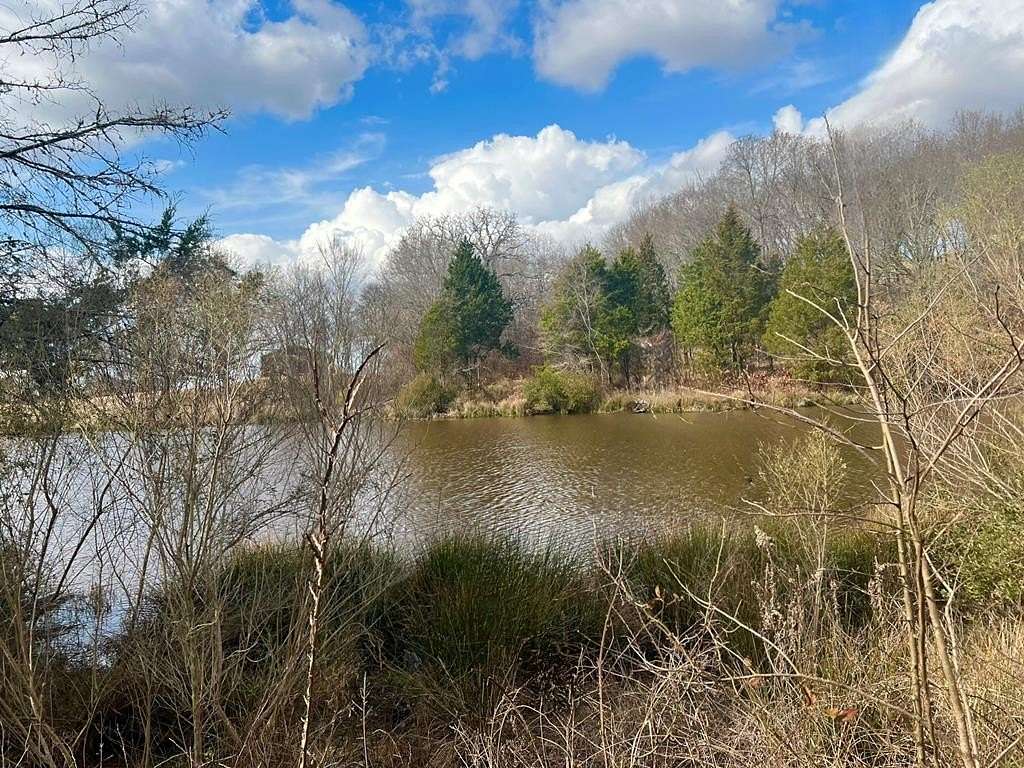 2 Acres of Residential Land for Sale in Athens, Texas