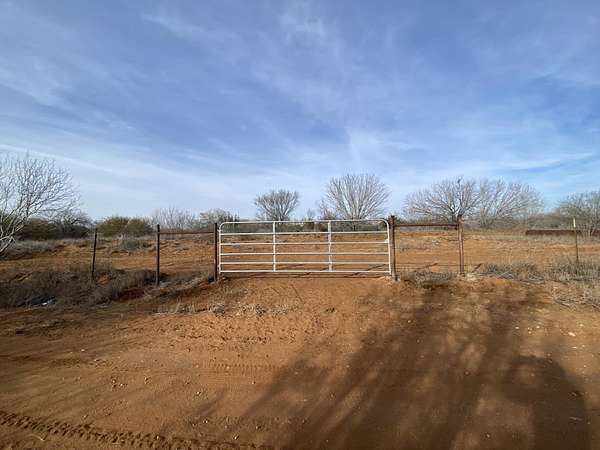 25 Acres of Land for Sale in Encinal, Texas
