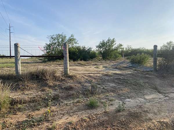 11 Acres of Land for Sale in Encinal, Texas