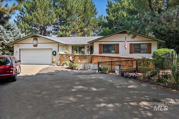 2.24 Acres of Land with Home for Sale in Hagerman, Idaho
