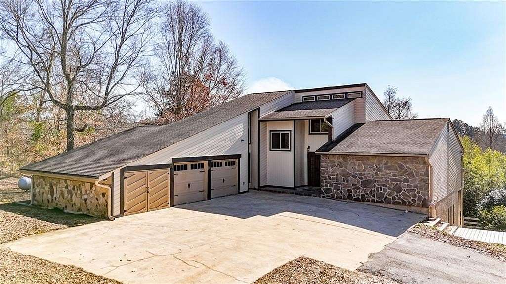 2 Acres of Residential Land with Home for Sale in Cartersville, Georgia