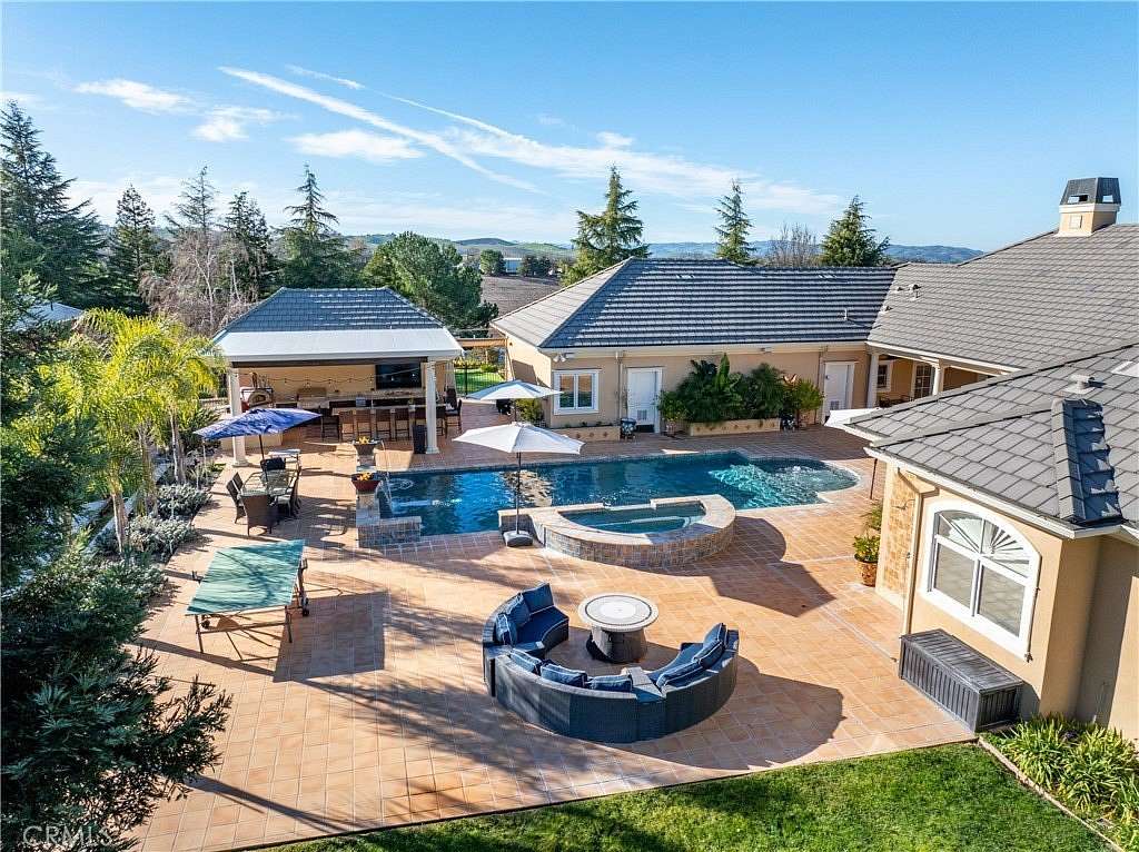 20 Acres of Land with Home for Sale in Templeton, California