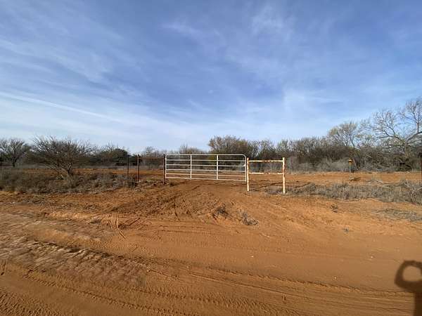 29 Acres of Land for Sale in Encinal, Texas