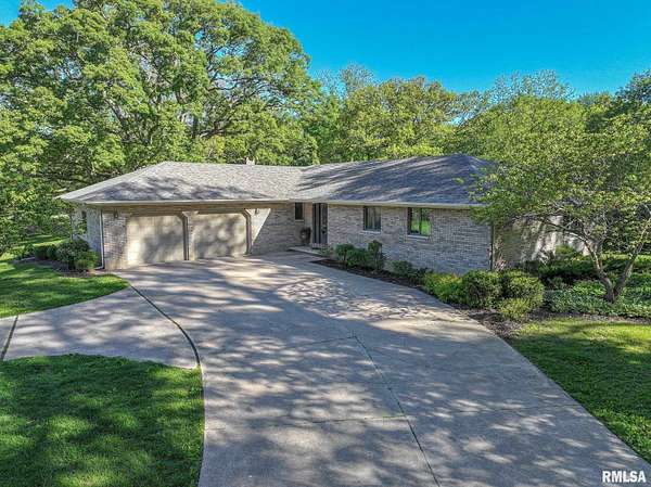 216 Acres of Land with Home for Sale in Geneseo, Illinois
