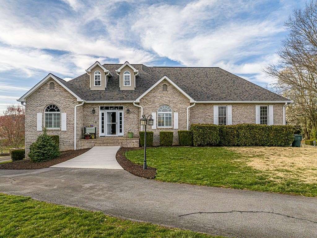 5.3 Acres of Residential Land with Home for Sale in Abingdon, Virginia