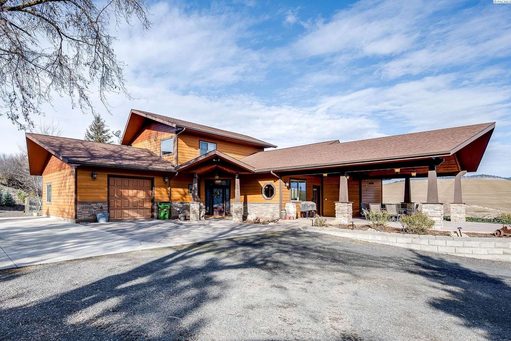 2.5 Acres of Residential Land with Home for Sale in Pullman, Washington