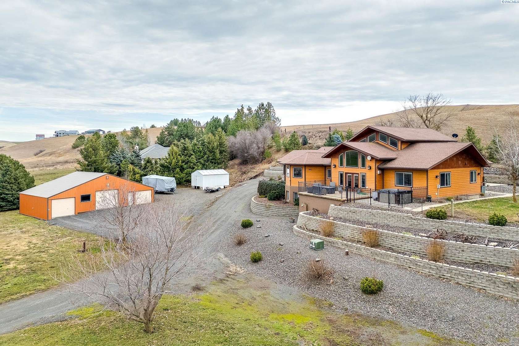 2.5 Acres of Land with Home for Sale in Pullman, Washington