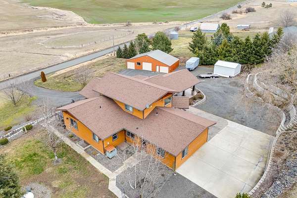 2.5 Acres of Land with Home for Sale in Pullman, Washington