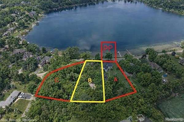1 Acre of Residential Land for Sale in Bloomfield Hills, Michigan