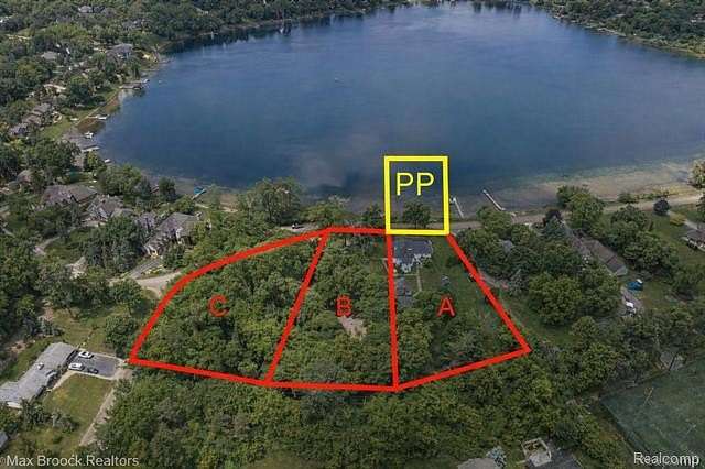 1 Acre of Land for Sale in Bloomfield Hills, Michigan