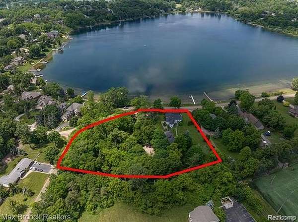 3.64 Acres of Residential Land for Sale in Bloomfield Hills, Michigan