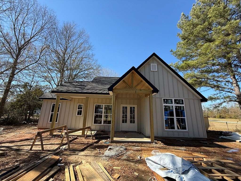 1.67 Acres of Residential Land with Home for Sale in Picayune, Mississippi