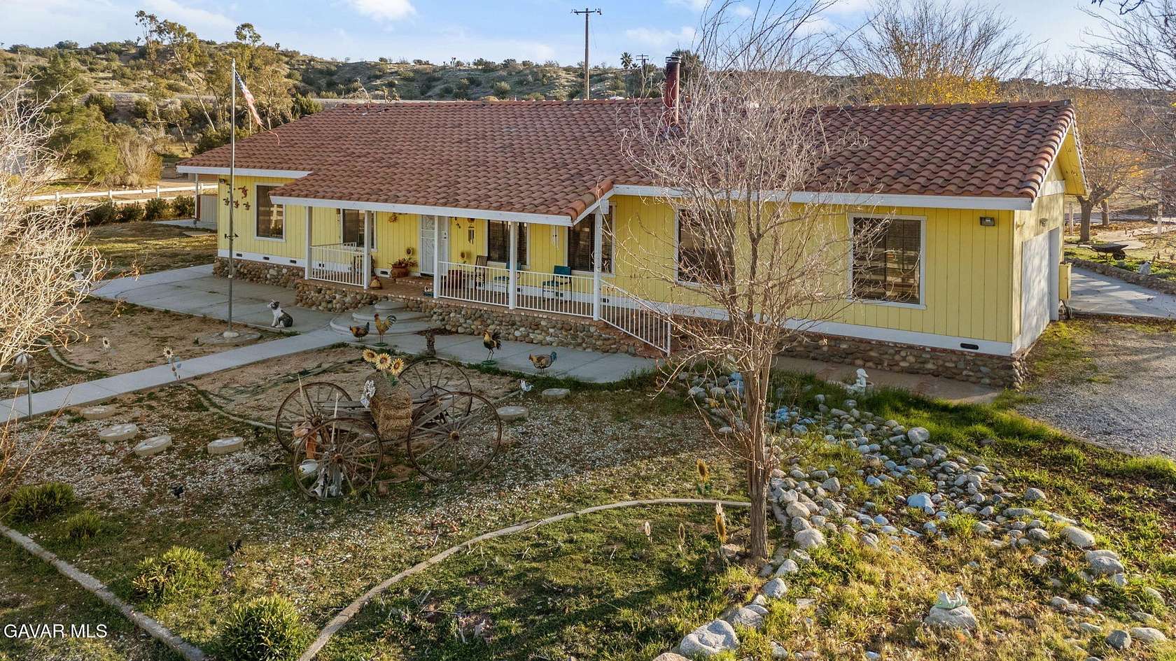 2 Acres of Residential Land with Home for Sale in Palmdale, California