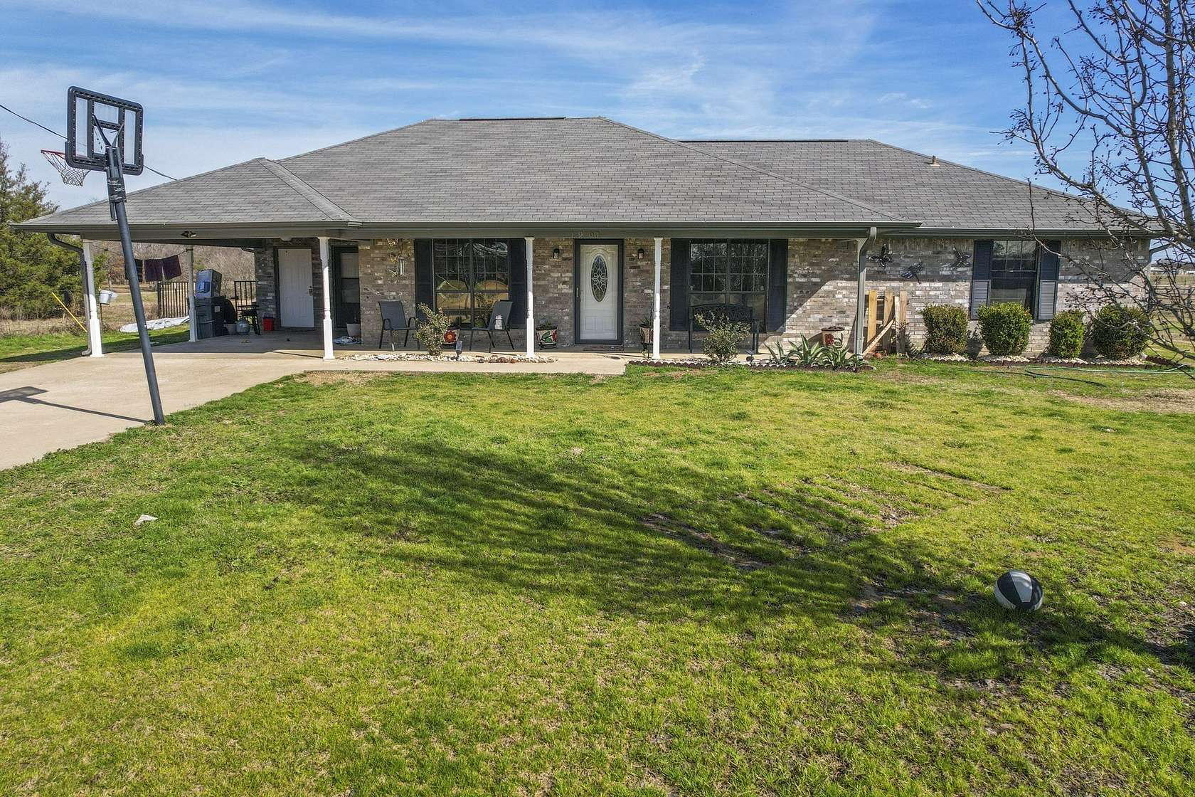 4 Acres of Land with Home for Sale in Mount Vernon, Texas
