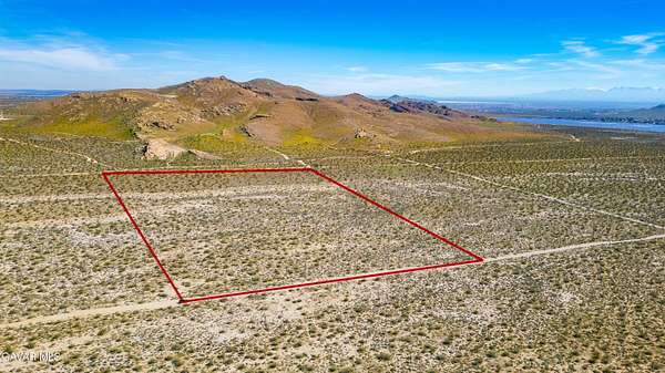 20 Acres of Land for Sale in Rosamond, California