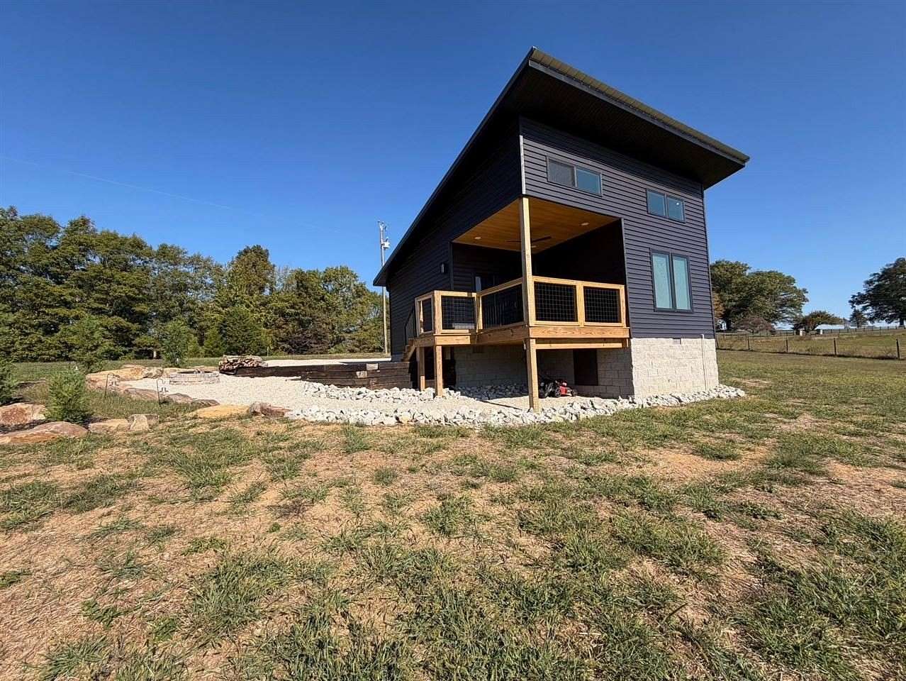 1 Acre of Residential Land with Home for Sale in Horse Cave, Kentucky